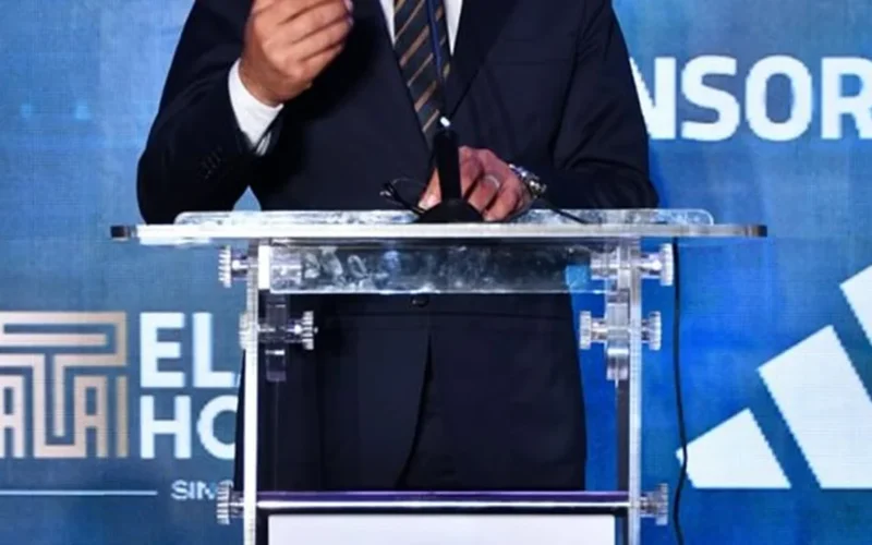 ختام مثير.. وزير الرياضة يحتفل بفوز بطولة كرة القدم الإلكترونية باستاد القاهرة 2025